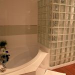 Salle de bains et de douche à la fois - image 1